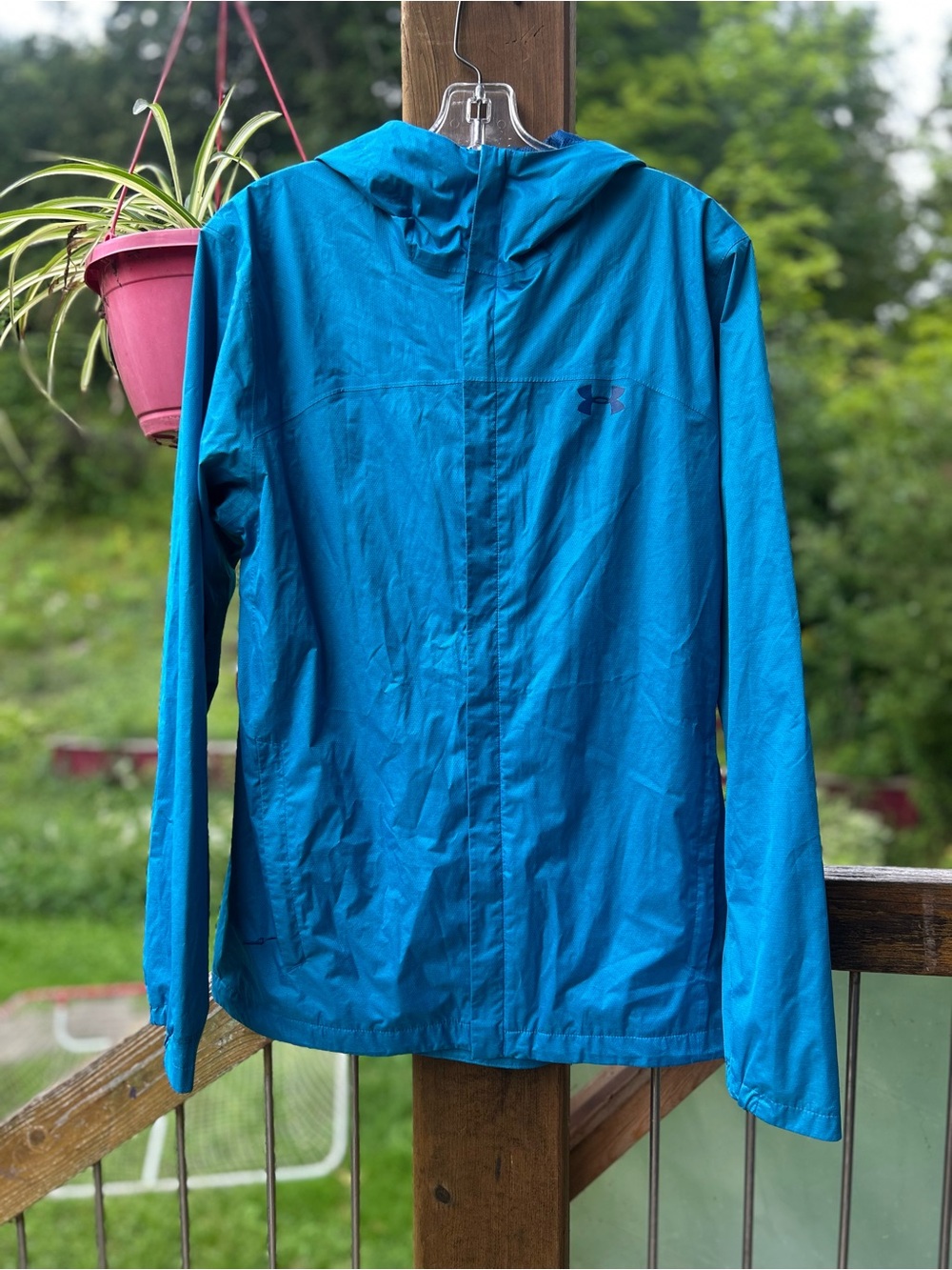 Under Armour Men’s Bright Blue Hooded Rain Shell • Medium